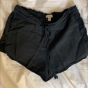 Black soft & loose-fitting shorts XS